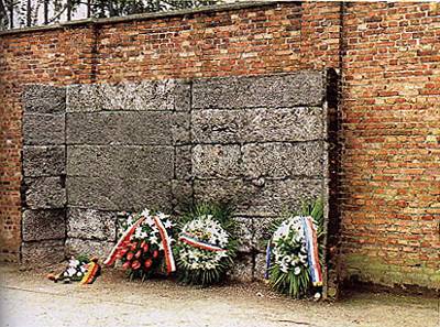 1947年7月2日 波兰把奥斯威辛集中营改为纪念馆(图片来源：历史上的今天TodayOnHistory.com)